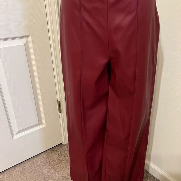Red Faux Leather Wide Leg Ankle length pants NWT Size M - Picture 3 of 6